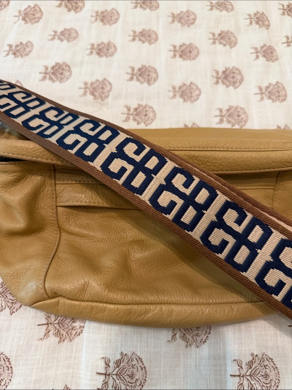 Parker Thatch Cross Your Heart Sling in Butterscotch & Modernist strap - Picture 2 of 7